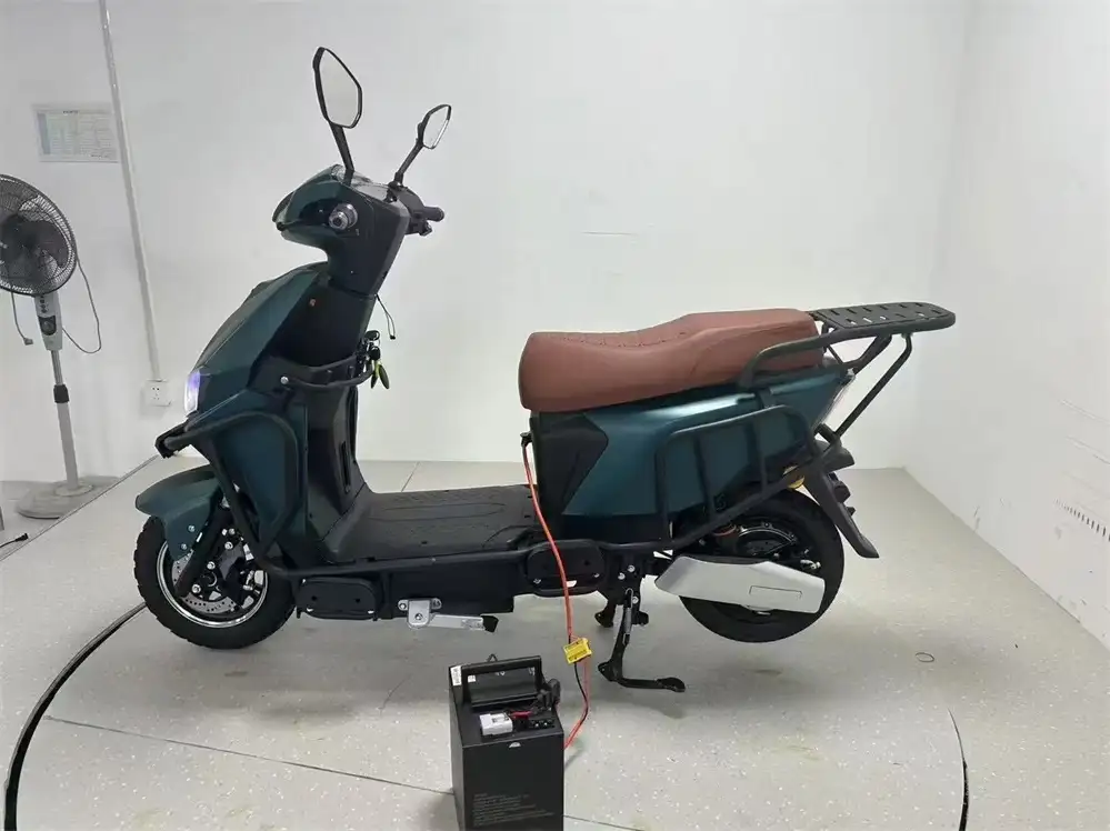 SM2DM-53 K50 1500W Wholesale Bikes – Heavy Duty Electric Motorcycle with Tail Box - Image 5