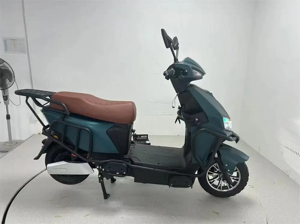 SM2DM-53 K50 1500W Wholesale Bikes – Heavy Duty Electric Motorcycle with Tail Box - Image 6